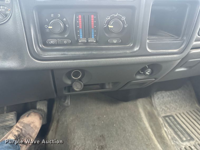 image for item EL0074 2005 Chevrolet Silverado 1500 Crew Cab pickup truck