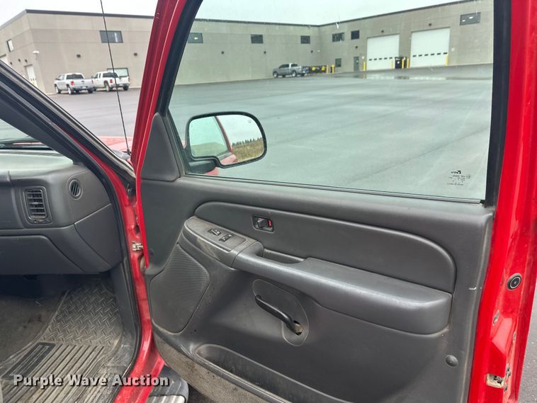 image for item EL0074 2005 Chevrolet Silverado 1500 Crew Cab pickup truck