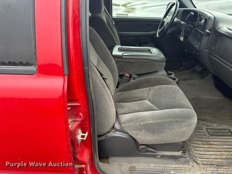 image for item EL0074 2005 Chevrolet Silverado 1500 Crew Cab pickup truck