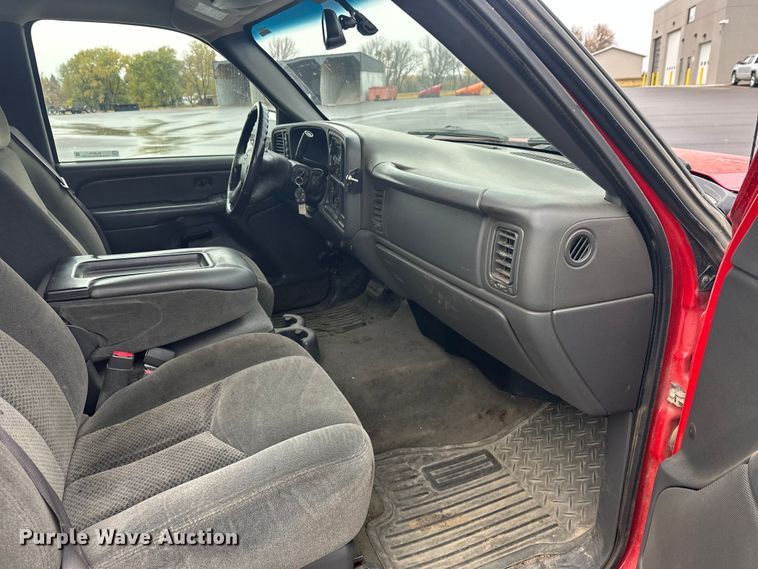 image for item EL0074 2005 Chevrolet Silverado 1500 Crew Cab pickup truck