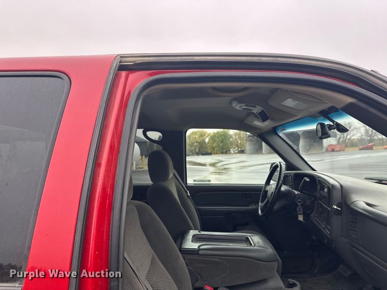 image for item EL0074 2005 Chevrolet Silverado 1500 Crew Cab pickup truck