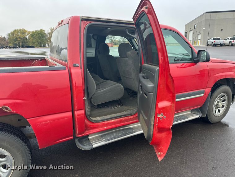 image for item EL0074 2005 Chevrolet Silverado 1500 Crew Cab pickup truck