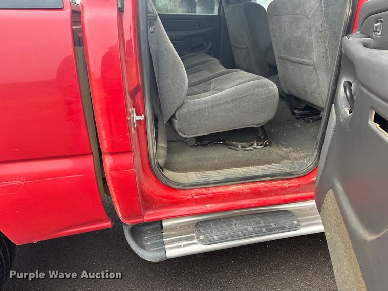 image for item EL0074 2005 Chevrolet Silverado 1500 Crew Cab pickup truck