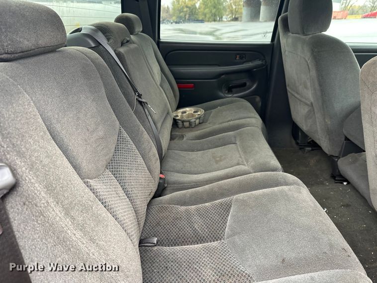 image for item EL0074 2005 Chevrolet Silverado 1500 Crew Cab pickup truck