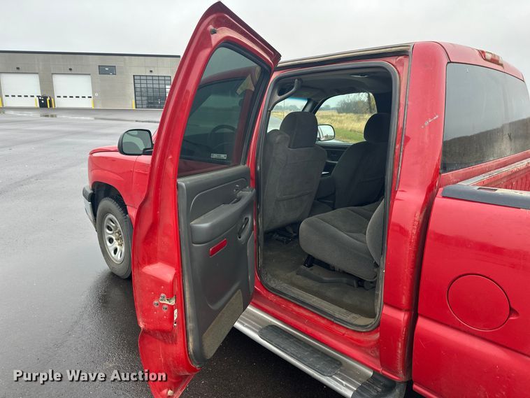 image for item EL0074 2005 Chevrolet Silverado 1500 Crew Cab pickup truck