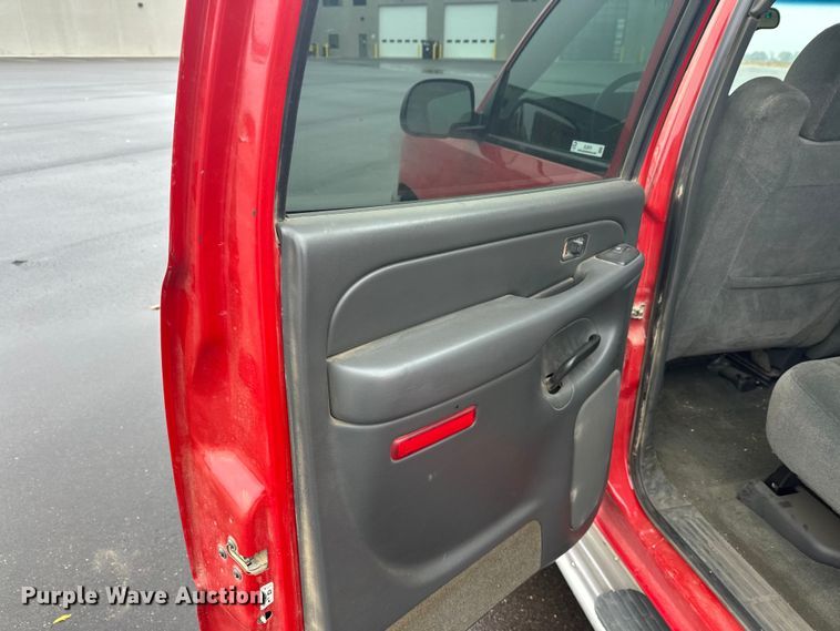 image for item EL0074 2005 Chevrolet Silverado 1500 Crew Cab pickup truck