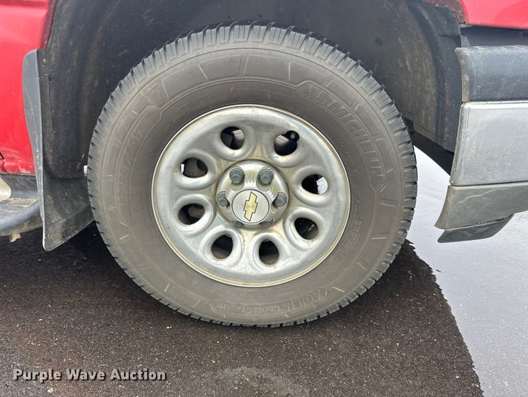 image for item EL0074 2005 Chevrolet Silverado 1500 Crew Cab pickup truck