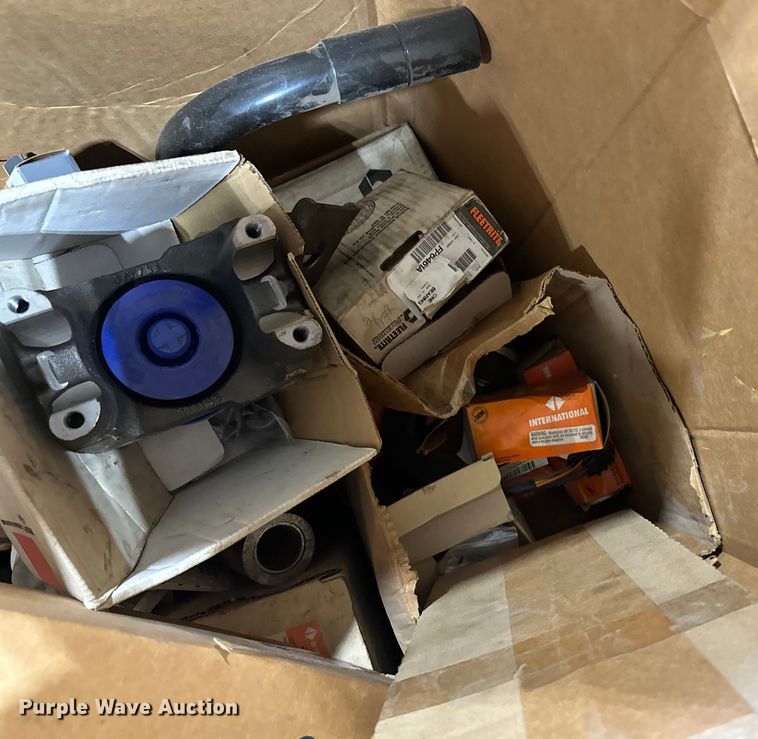 image for item EL0075 Truck parts