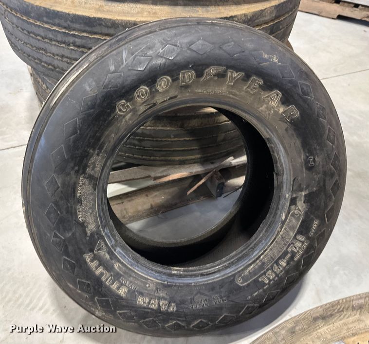 image for item EL0076 (10) tires and wheels