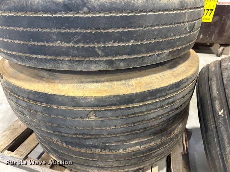 image for item EL0076 (10) tires and wheels