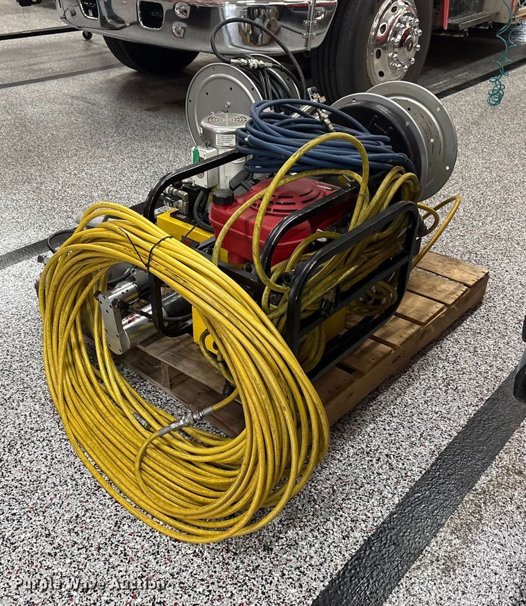 image for item EM6133 Amkus M 30 C jaws of life rescue tool