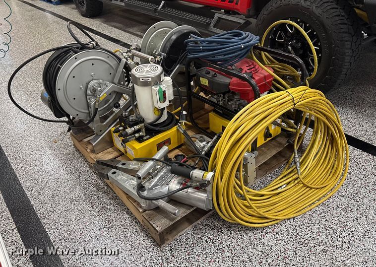 image for item EM6133 Amkus M 30 C jaws of life rescue tool