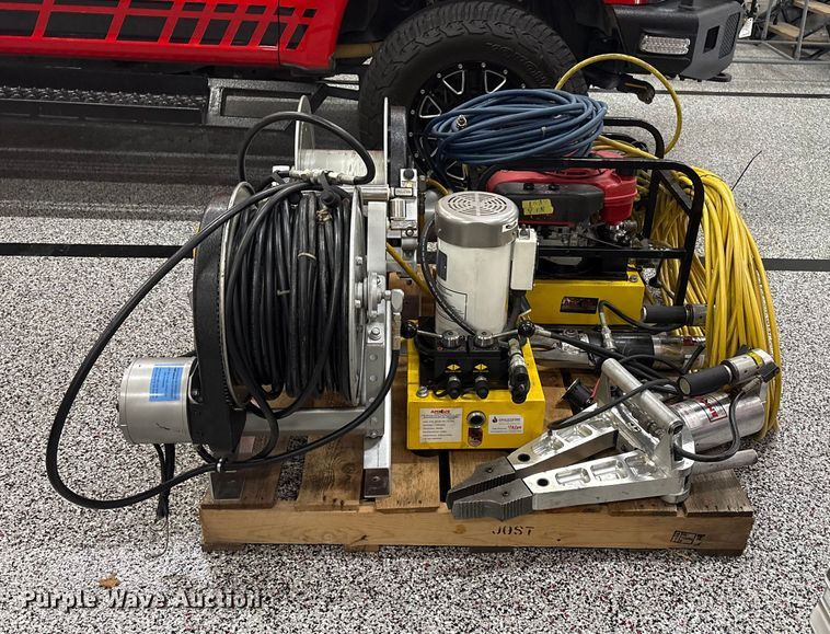 image for item EM6133 Amkus M 30 C jaws of life rescue tool