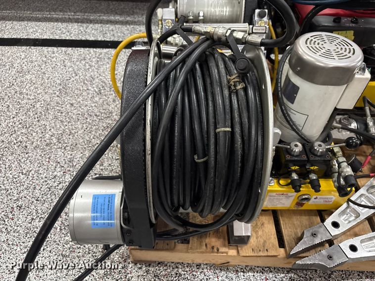 image for item EM6133 Amkus M 30 C jaws of life rescue tool