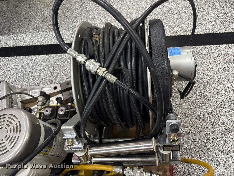 image for item EM6133 Amkus M 30 C jaws of life rescue tool