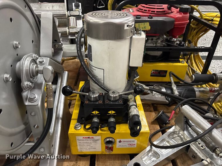 image for item EM6133 Amkus M 30 C jaws of life rescue tool