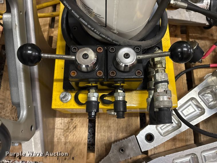 image for item EM6133 Amkus M 30 C jaws of life rescue tool