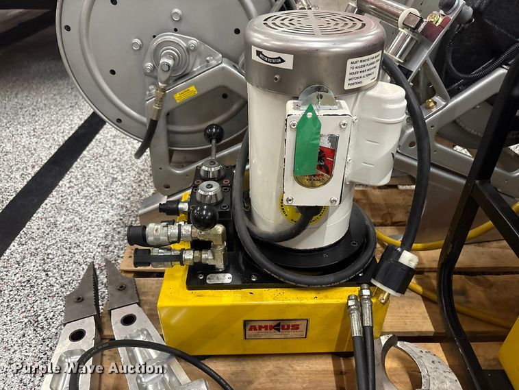 image for item EM6133 Amkus M 30 C jaws of life rescue tool