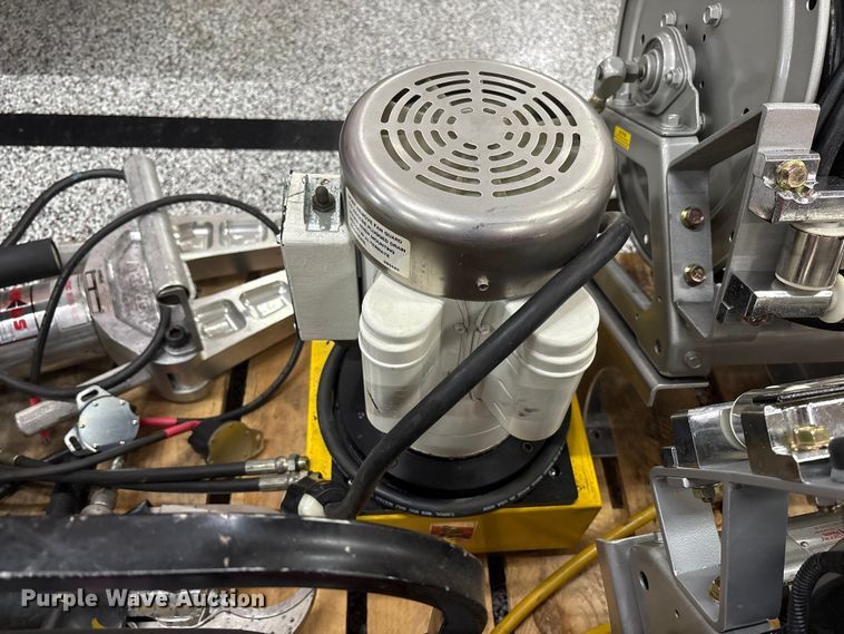 image for item EM6133 Amkus M 30 C jaws of life rescue tool