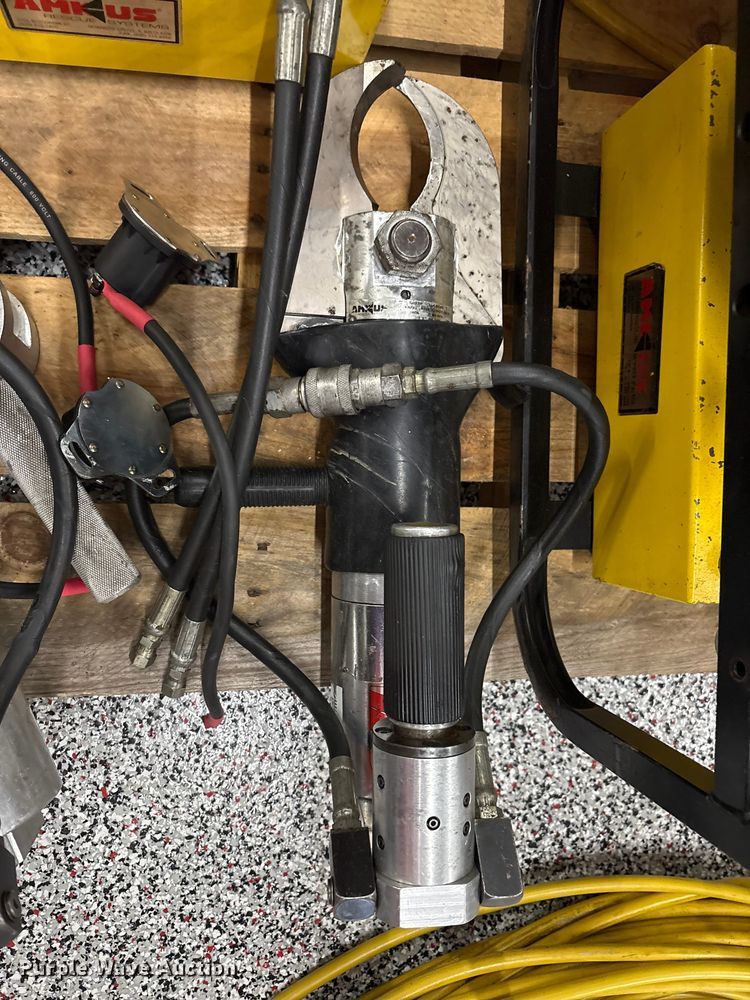 image for item EM6133 Amkus M 30 C jaws of life rescue tool