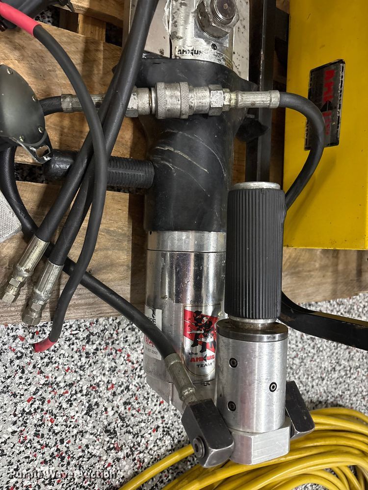 image for item EM6133 Amkus M 30 C jaws of life rescue tool