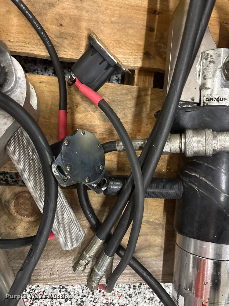 image for item EM6133 Amkus M 30 C jaws of life rescue tool