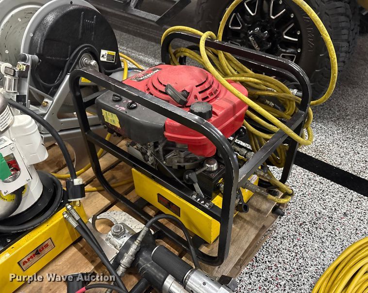 image for item EM6133 Amkus M 30 C jaws of life rescue tool