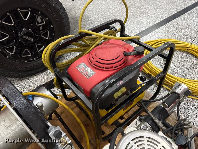 image for item EM6133 Amkus M 30 C jaws of life rescue tool