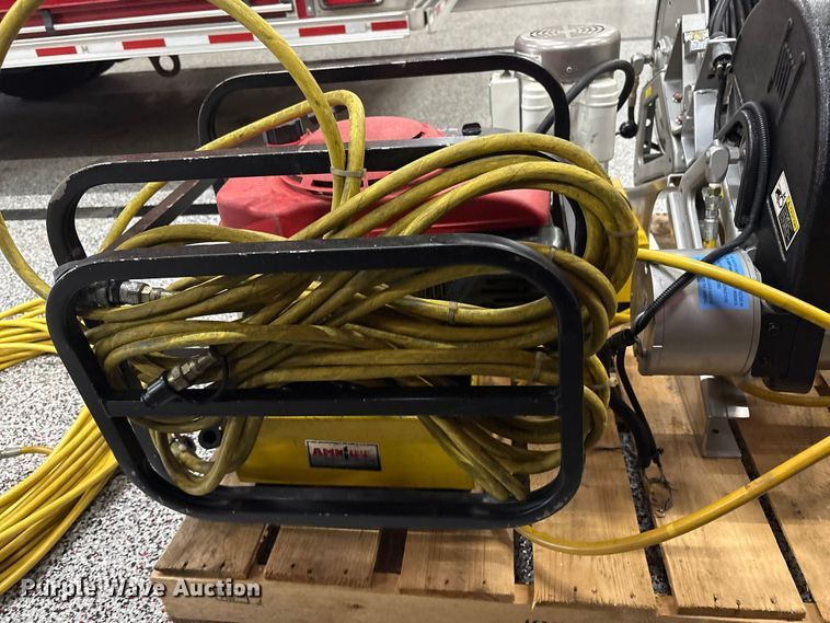 image for item EM6133 Amkus M 30 C jaws of life rescue tool