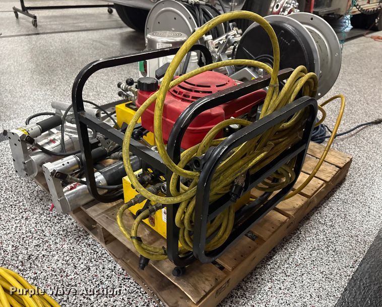 image for item EM6133 Amkus M 30 C jaws of life rescue tool