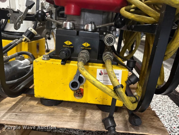 image for item EM6133 Amkus M 30 C jaws of life rescue tool