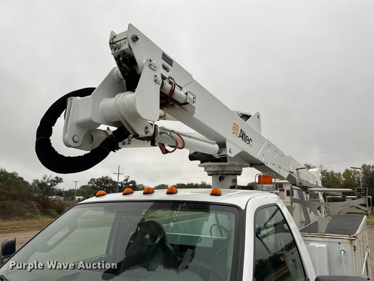 image for item EM8497 2009 Ford F550 Super Duty bucket truck