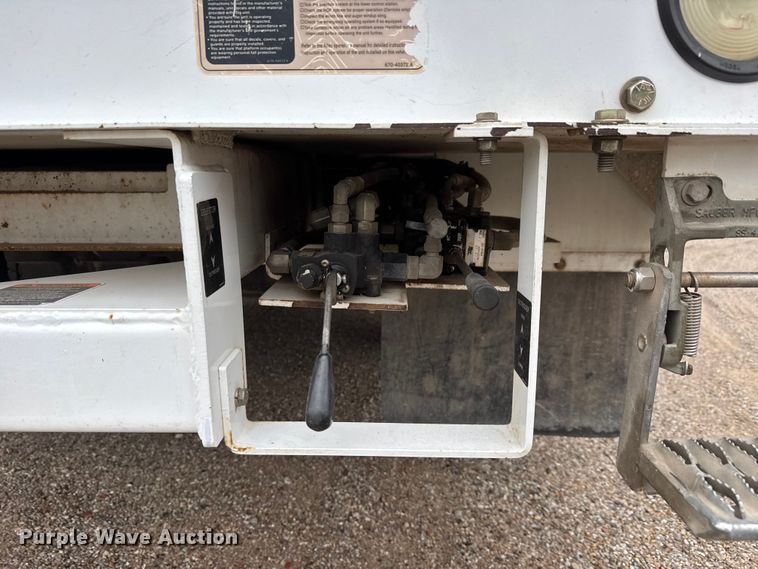 image for item EM8497 2009 Ford F550 Super Duty bucket truck