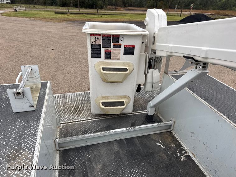 image for item EM8497 2009 Ford F550 Super Duty bucket truck