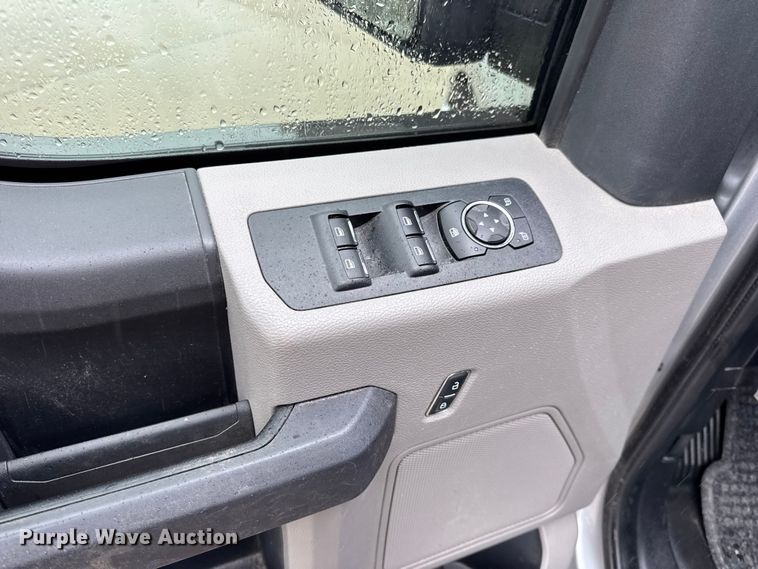 image for item EN0585 2020 Ford F150 XL SuperCrew pickup truck