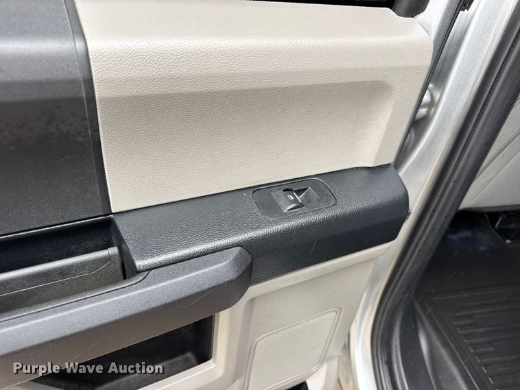 image for item EN0585 2020 Ford F150 XL SuperCrew pickup truck