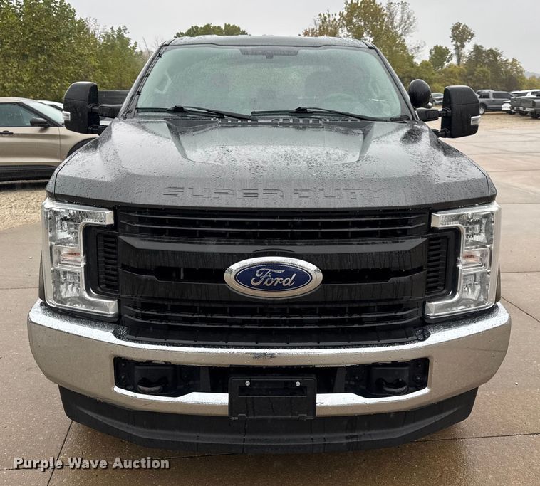 image for item EN0586 2019 Ford F250 Crew Cab pickup truck