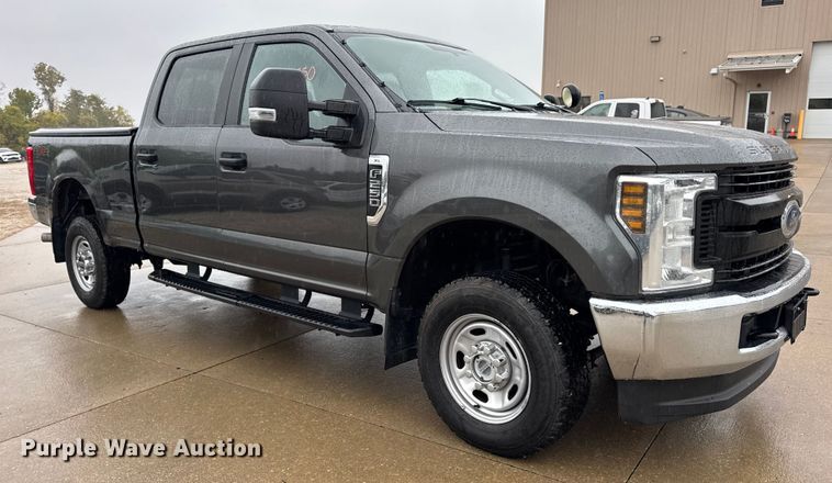 image for item EN0586 2019 Ford F250 Crew Cab pickup truck