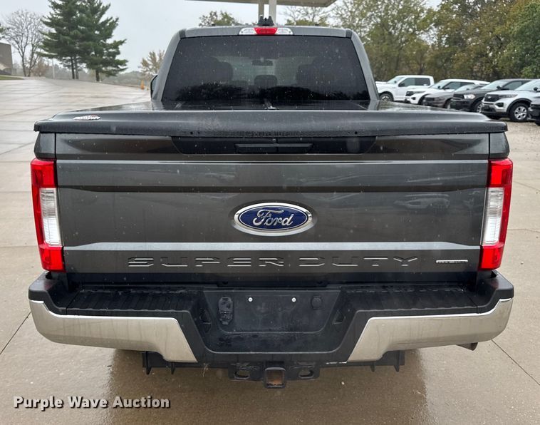 image for item EN0586 2019 Ford F250 Crew Cab pickup truck