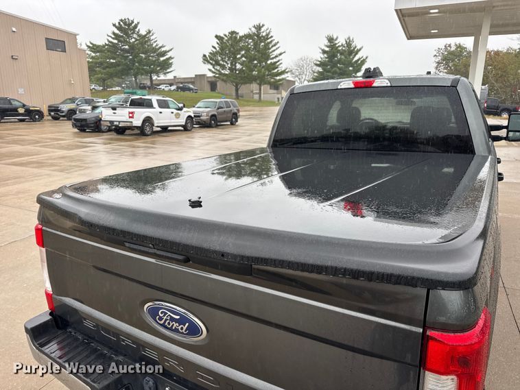 image for item EN0586 2019 Ford F250 Crew Cab pickup truck