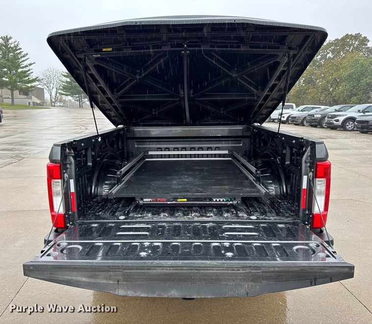 image for item EN0586 2019 Ford F250 Crew Cab pickup truck