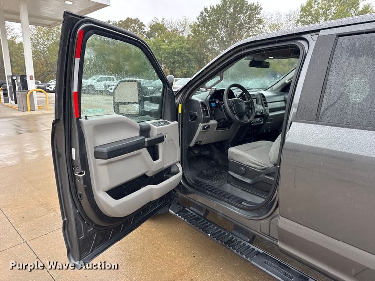 image for item EN0586 2019 Ford F250 Crew Cab pickup truck