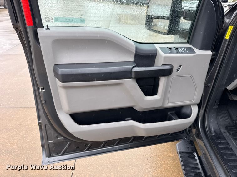 image for item EN0586 2019 Ford F250 Crew Cab pickup truck