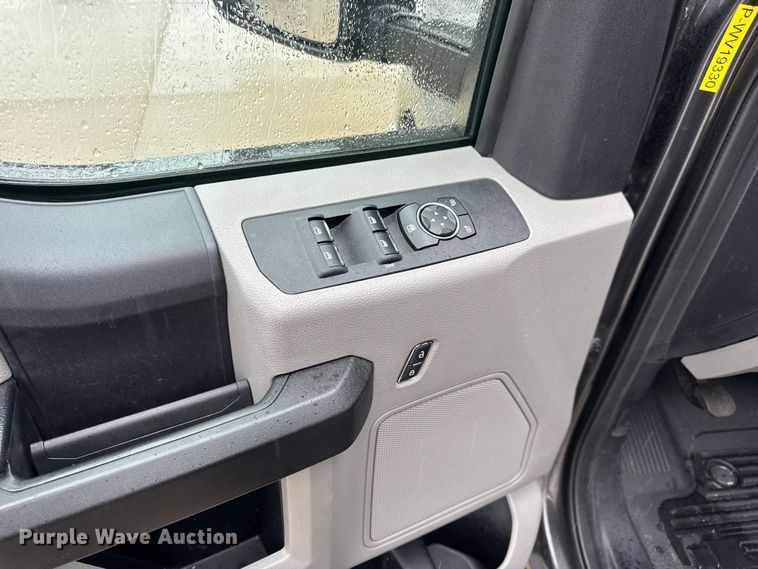 image for item EN0586 2019 Ford F250 Crew Cab pickup truck