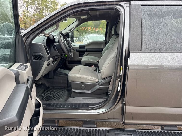 image for item EN0586 2019 Ford F250 Crew Cab pickup truck