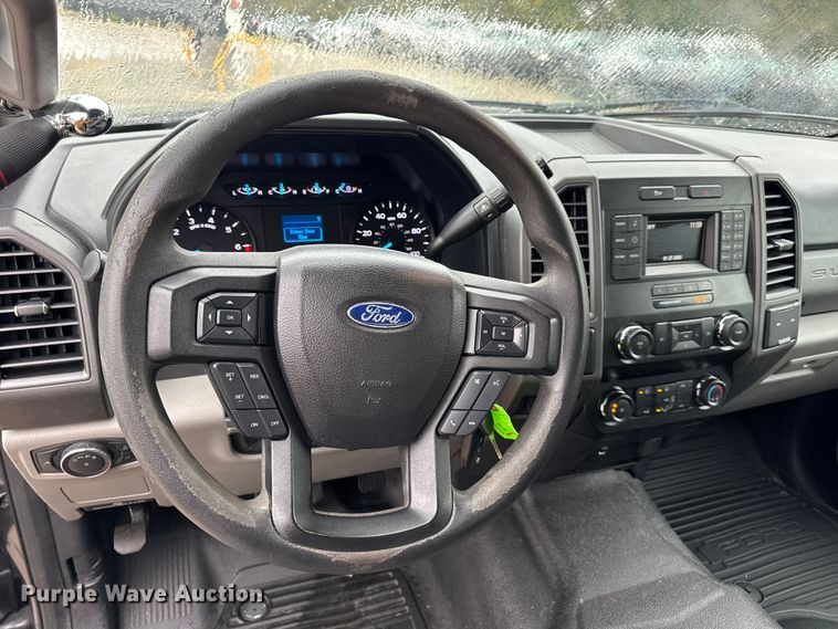 image for item EN0586 2019 Ford F250 Crew Cab pickup truck