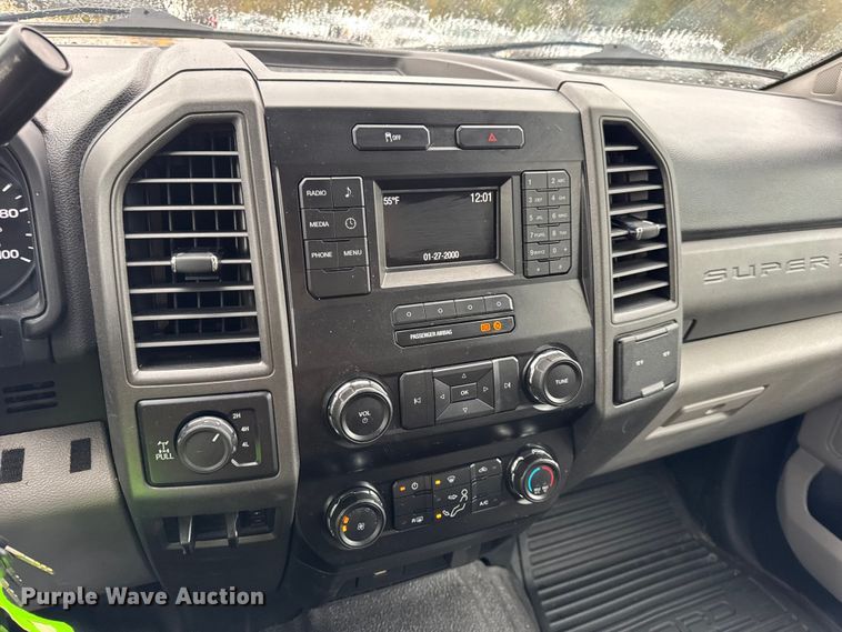 image for item EN0586 2019 Ford F250 Crew Cab pickup truck