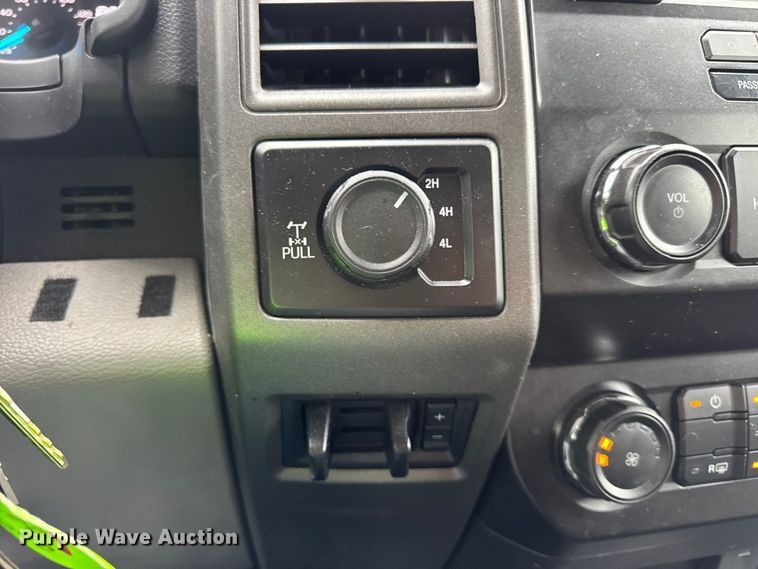 image for item EN0586 2019 Ford F250 Crew Cab pickup truck