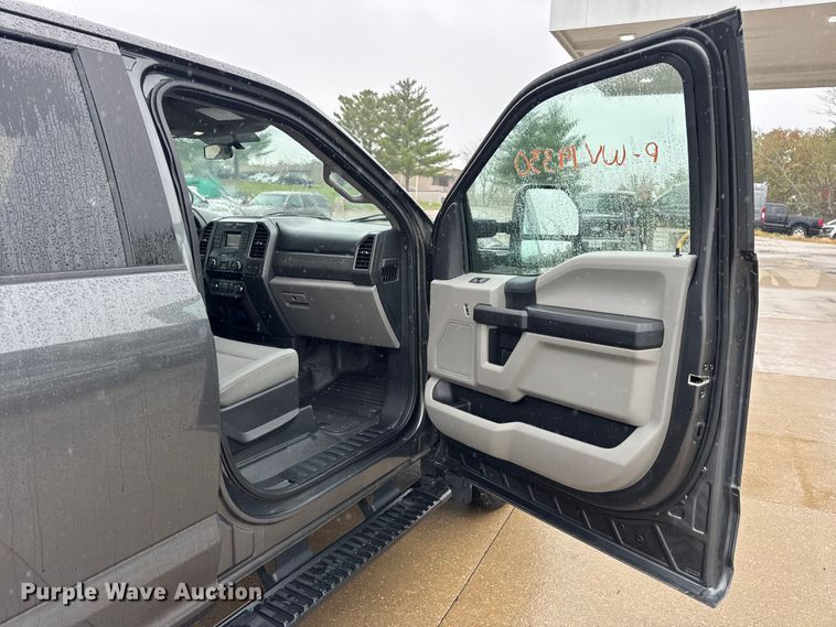 image for item EN0586 2019 Ford F250 Crew Cab pickup truck