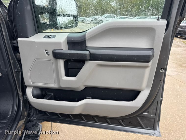 image for item EN0586 2019 Ford F250 Crew Cab pickup truck